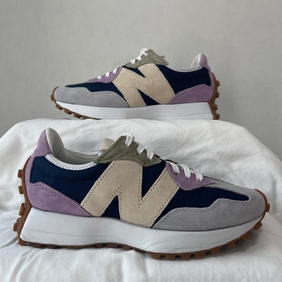 New Balance 327 Sneakers - Picture 1 of 6